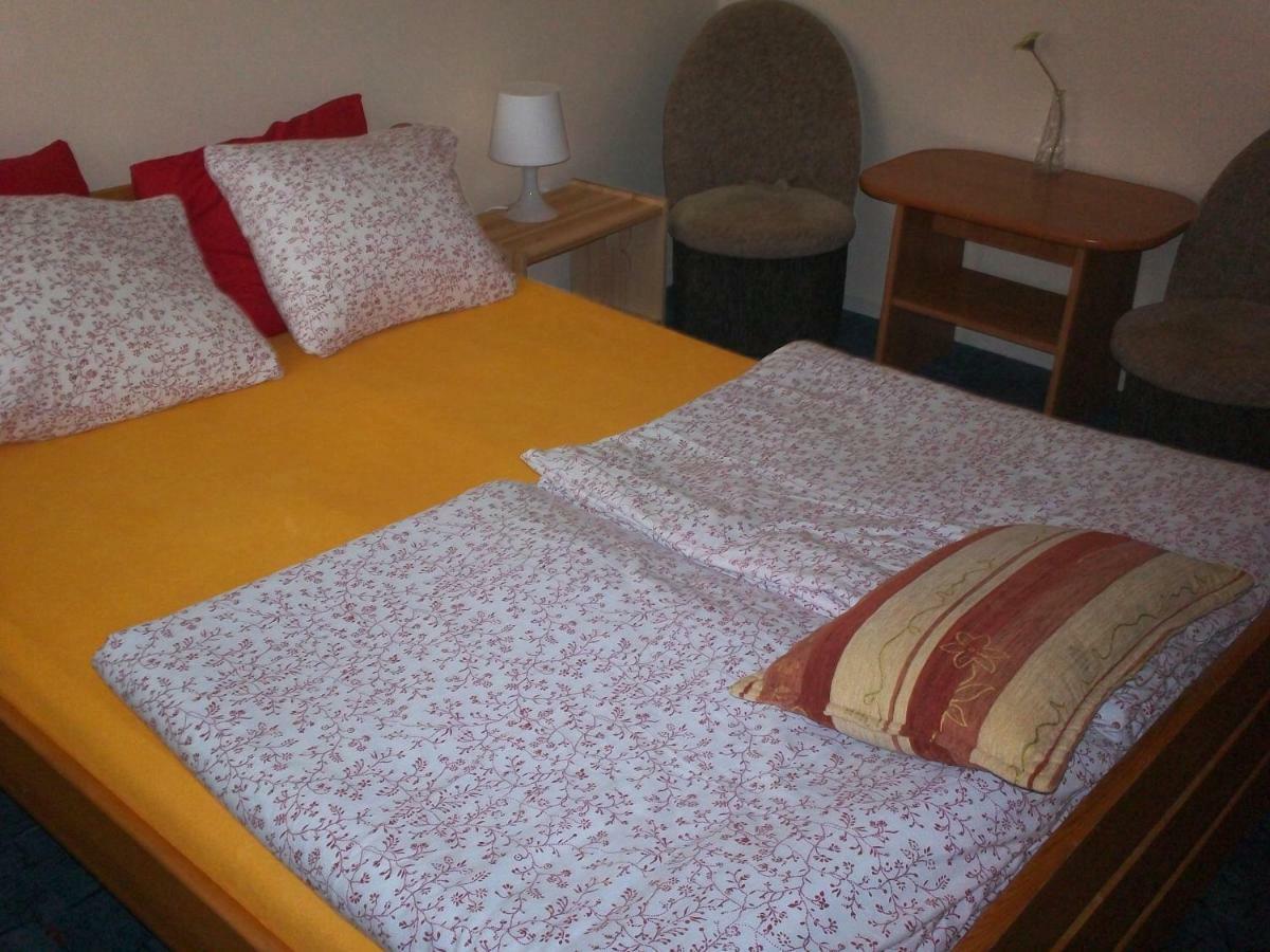 Apartamenty, Pokoje, Noclegi Pracownicze " Skarpa" Wilkasy Exterior foto